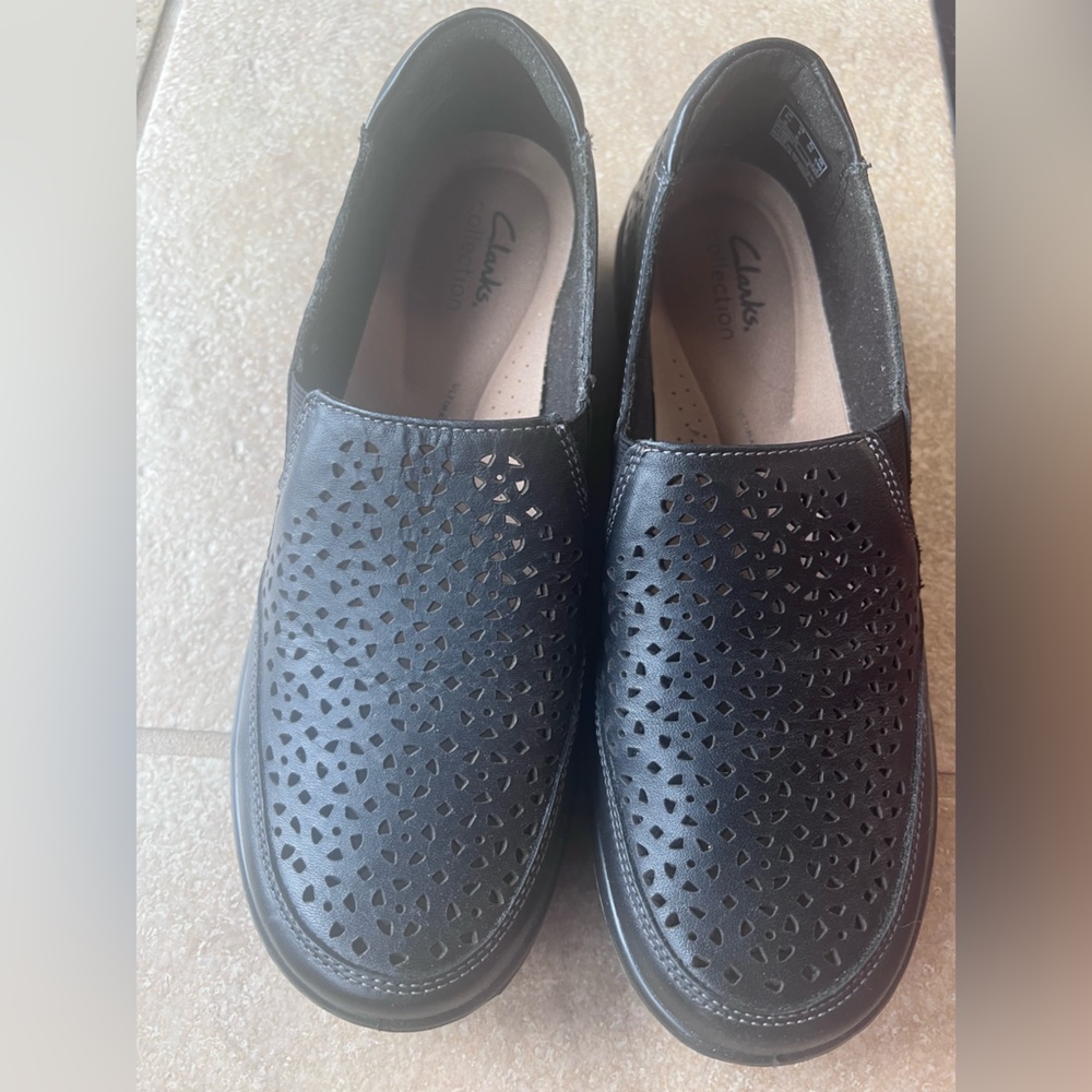 Clarks woman Perforated Black Loafers